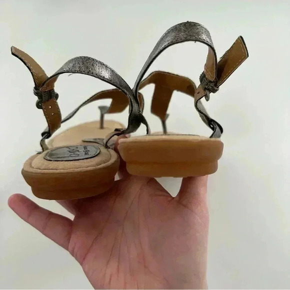 Boc born concepts sandals 8 39 pewter  metallic faux leather vegan t-straps - Picture 9 of 14